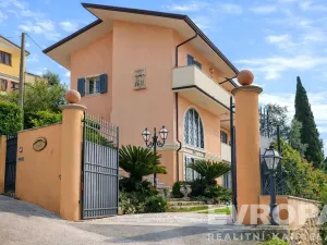 Pronájem vily, Corsanico, Itálie, Via di Casesi, 200 m2