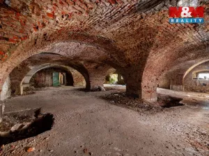 Prodej obchodního prostoru, Polička - Polička-Město, Komenského, 476 m2