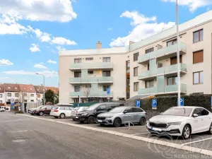 Prodej bytu 3+kk, Praha, Na Křtině, 82 m2