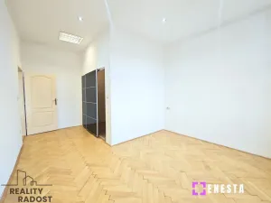 Pronájem bytu 2+1, Praha - Nusle, náměstí Generála Kutlvašra, 57 m2