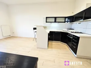 Pronájem bytu 2+kk, Praha - Nusle, náměstí Generála Kutlvašra, 57 m2