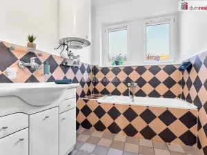 Prodej bytu 4+1, Karlovy Vary - Rybáře, Rohová, 86 m2