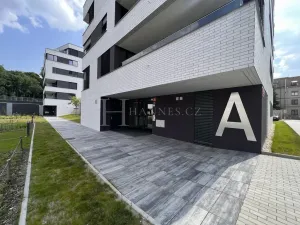 Pronájem bytu 2+kk, Praha - Karlín, U Sluncové, 65 m2