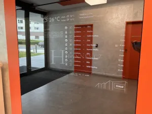 Pronájem bytu 2+kk, Praha - Karlín, U Sluncové, 65 m2