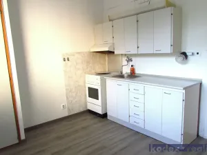 Pronájem bytu 2+kk, Hradec Králové, Štefánikova, 36 m2