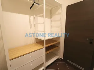Pronájem bytu 2+kk, Praha - Žižkov, Olšanská, 59 m2
