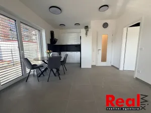 Pronájem bytu 3+kk, Pohořelice, U Kasáren, 69 m2