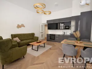 Pronájem bytu 2+kk, Praha - Vinohrady, U Zvonařky, 69 m2