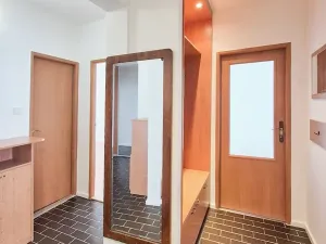 Pronájem bytu 4+1, Praha - Kobylisy, Chabařovická, 97 m2