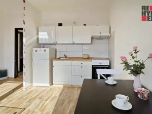 Pronájem bytu 2+kk, Liberec - Liberec VI-Rochlice, Dobiášova, 40 m2