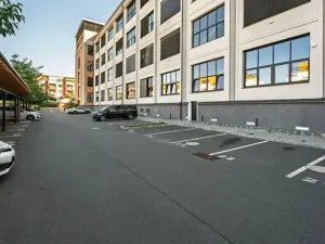 Prodej obchodního prostoru, Praha - Košíře, Naskové, 90 m2