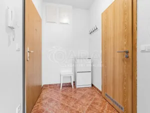 Prodej bytu 1+kk, Praha - Uhříněves, U uhříněveské obory, 39 m2