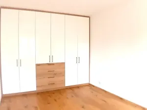 Pronájem bytu 2+kk, Dvůr Králové nad Labem, nábřeží Benešovo, 36 m2