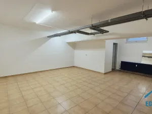 Pronájem kanceláře, Praha - Kobylisy, Pohnertova, 42 m2