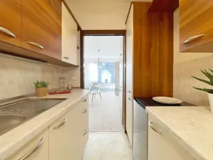 Pronájem bytu 2+kk, Praha, Rajmonova, 43 m2