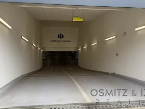 Pronájem garážového stání, Praha - Nusle, Závišova, 15 m2