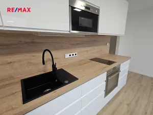 Pronájem bytu 1+kk, Kladno, V Bažantnici, 33 m2