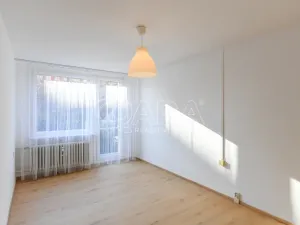Pronájem bytu 2+kk, Praha - Kobylisy, Famfulíkova, 43 m2