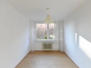 Pronájem bytu 2+kk, Praha - Kobylisy, Famfulíkova, 43 m2