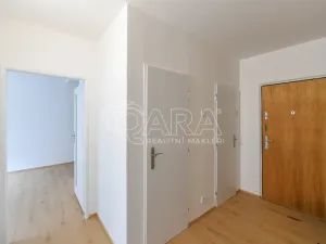 Pronájem bytu 2+kk, Praha - Kobylisy, Famfulíkova, 43 m2