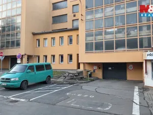 Pronájem garážového stání, Praha - Střížkov, Lovosická, 18 m2