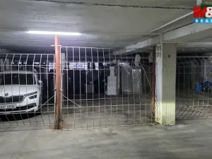 Pronájem garážového stání, Praha - Střížkov, Lovosická, 18 m2