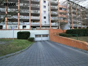 Pronájem garážového stání, Praha - Dejvice, Lindleyova, 16 m2