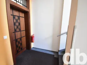 Pronájem kanceláře, Karlovy Vary, Bělehradská, 112 m2