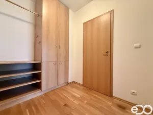 Pronájem bytu 1+kk, Praha, Tibetská, 34 m2