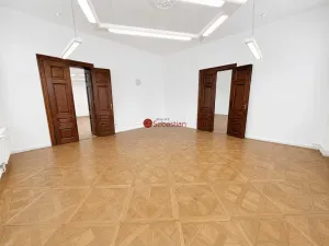 Pronájem kanceláře, Pardubice - Zelené Předměstí, třída Míru, 182 m2
