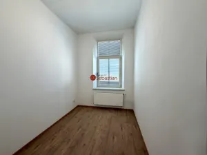 Pronájem kanceláře, Pardubice - Zelené Předměstí, třída Míru, 71 m2