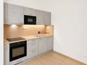 Pronájem kanceláře, Pardubice - Zelené Předměstí, třída Míru, 71 m2