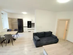 Prodej bytu 3+kk, Karlovy Vary, nábřeží Jana Palacha, 91 m2