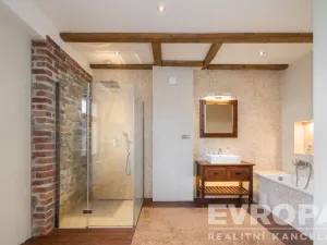 Prodej komerční nemovitosti, Vrchlabí, Pražská, 1523 m2