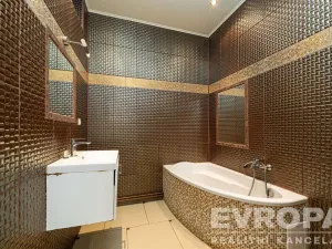 Prodej komerční nemovitosti, Vrchlabí, Pražská, 1800 m2
