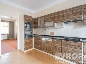 Prodej komerční nemovitosti, Vrchlabí, Pražská, 1800 m2