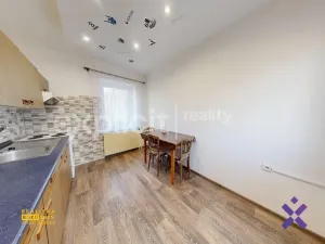 Pronájem bytu 1+1, Zlín, Kamenitá, 32 m2