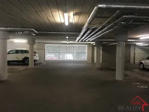 Pronájem garážového stání, Zlín, Dřevnická, 15 m2