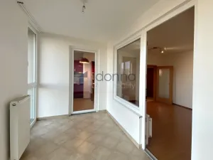 Pronájem bytu 1+kk, Praha, Nademlejnská, 35 m2