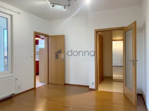 Pronájem bytu 1+kk, Praha, Nademlejnská, 35 m2