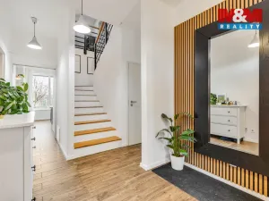 Pronájem rodinného domu, Bavoryně - U Vodojemu, 210 m2