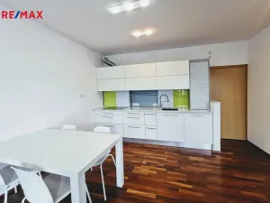 Pronájem bytu 4+kk, Praha - Hrdlořezy, Hrdlořezská, 99 m2