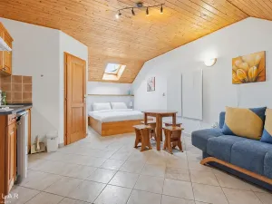 Prodej apartmánu, Štítary, 665 m2