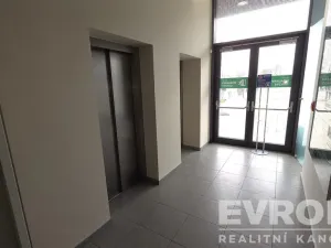 Pronájem kanceláře, Pardubice - Zelené Předměstí, třída Míru, 90 m2