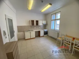Pronájem bytu 2+kk, Opava - Předměstí, Komárovská, 33 m2