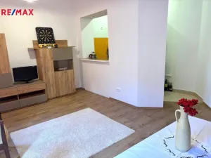Pronájem bytu 2+kk, Karlovy Vary, Bělehradská, 54 m2