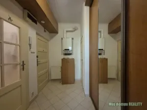 Pronájem bytu 1+1, Praha - Holešovice, Osadní, 38 m2