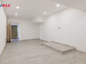 Prodej obchodního prostoru, Karlovy Vary - Rybáře, Konečná, 72 m2