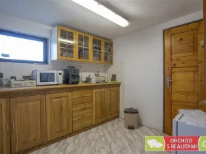 Pronájem výrobních prostor, Morašice, 2710 m2