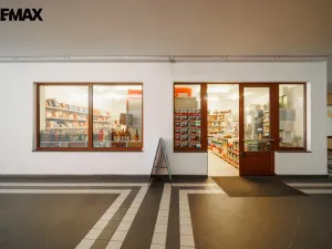 Prodej obchodního prostoru, Karlovy Vary, Divadelní náměstí, 52 m2